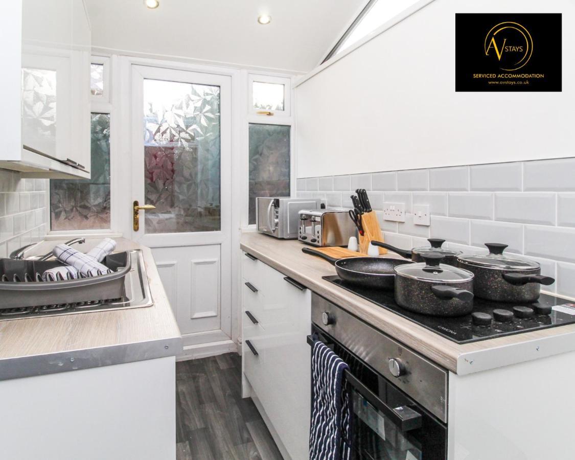 Modern House By Av Stays Short Lets & Serviced Accommodation St Helens St Helens  Exteriör bild