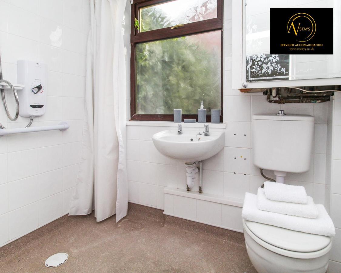 Modern House By Av Stays Short Lets & Serviced Accommodation St Helens St Helens  Exteriör bild